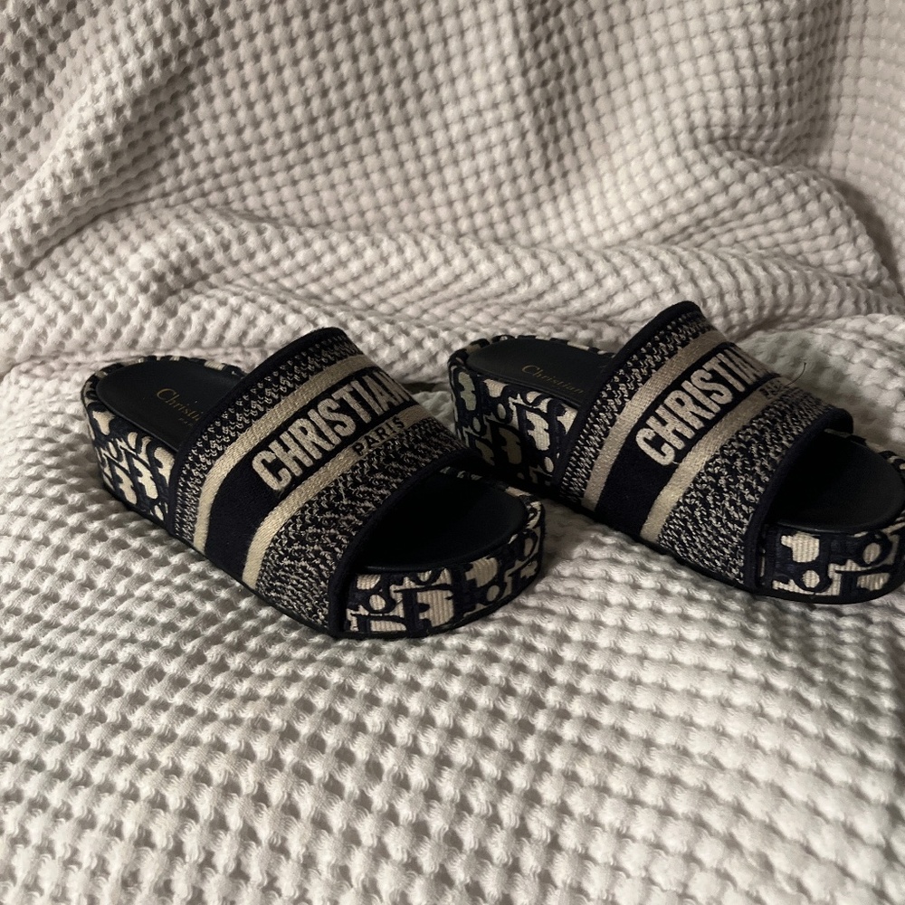 Christian dior oblique slides